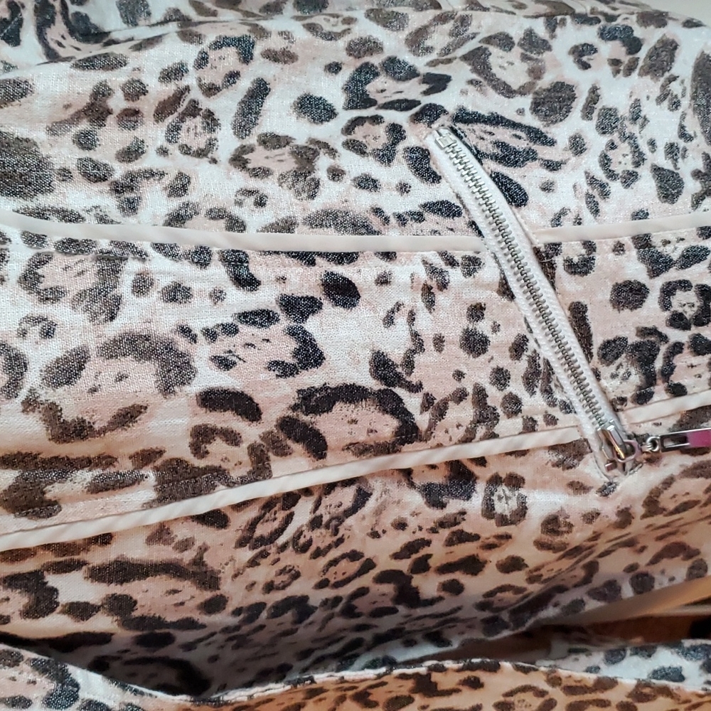 Chicos Leopard Linen Vest - Picture 4 of 13